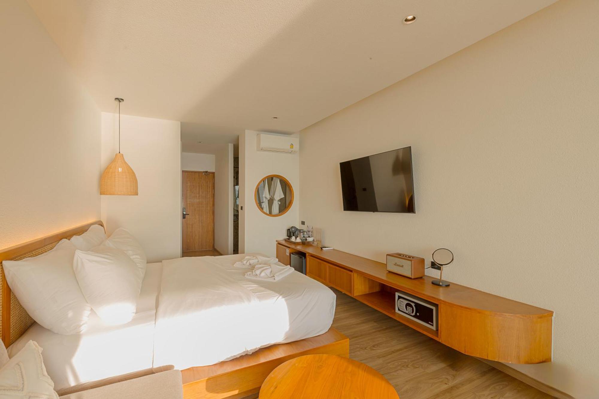 Tasana Bar And Luxury Resort Ko Lan Exterior photo