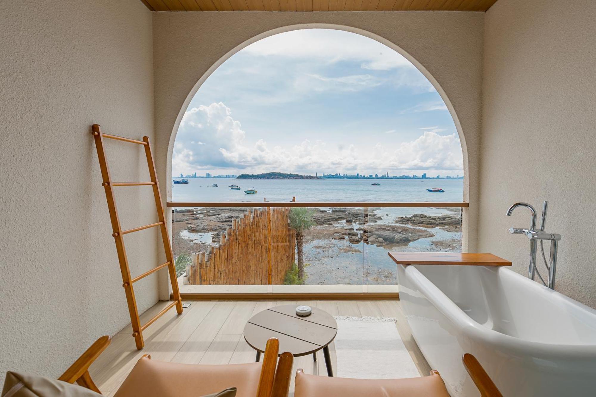 Tasana Bar And Luxury Resort Ko Lan Exterior photo